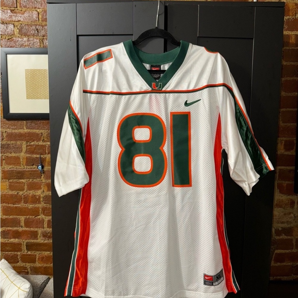 Nike White and Green Team Jersey - Picture 5 of 9